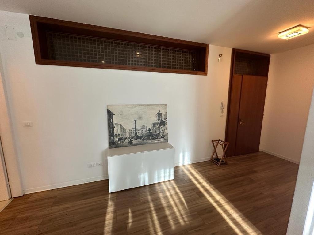 Appartamento Elegante In Centro Udine Exteriör bild